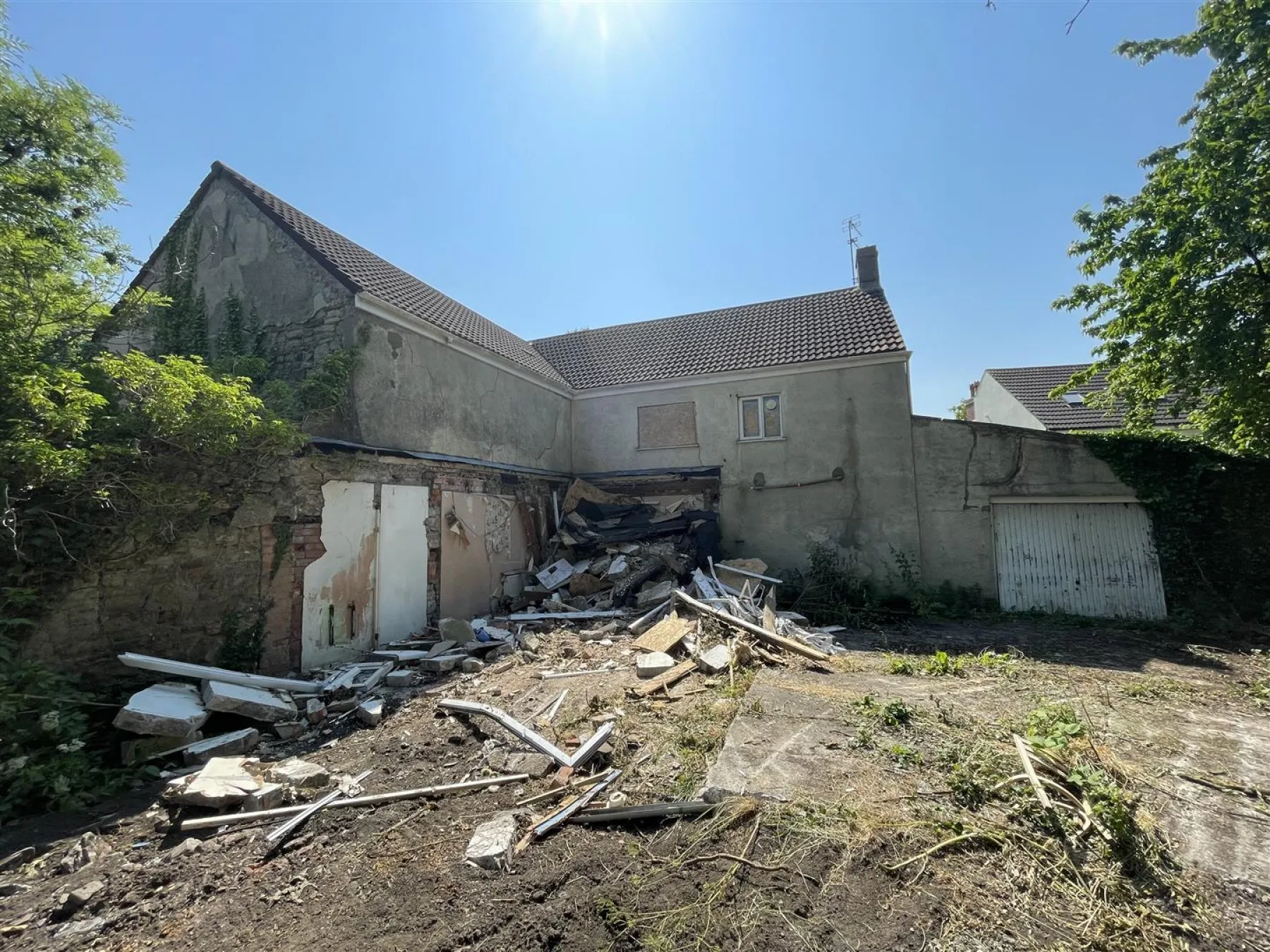 RESI OPPORTUNITY | 0.86 ACRE PLOT | BS35, 3 bedroom, House - Detached - 32379329