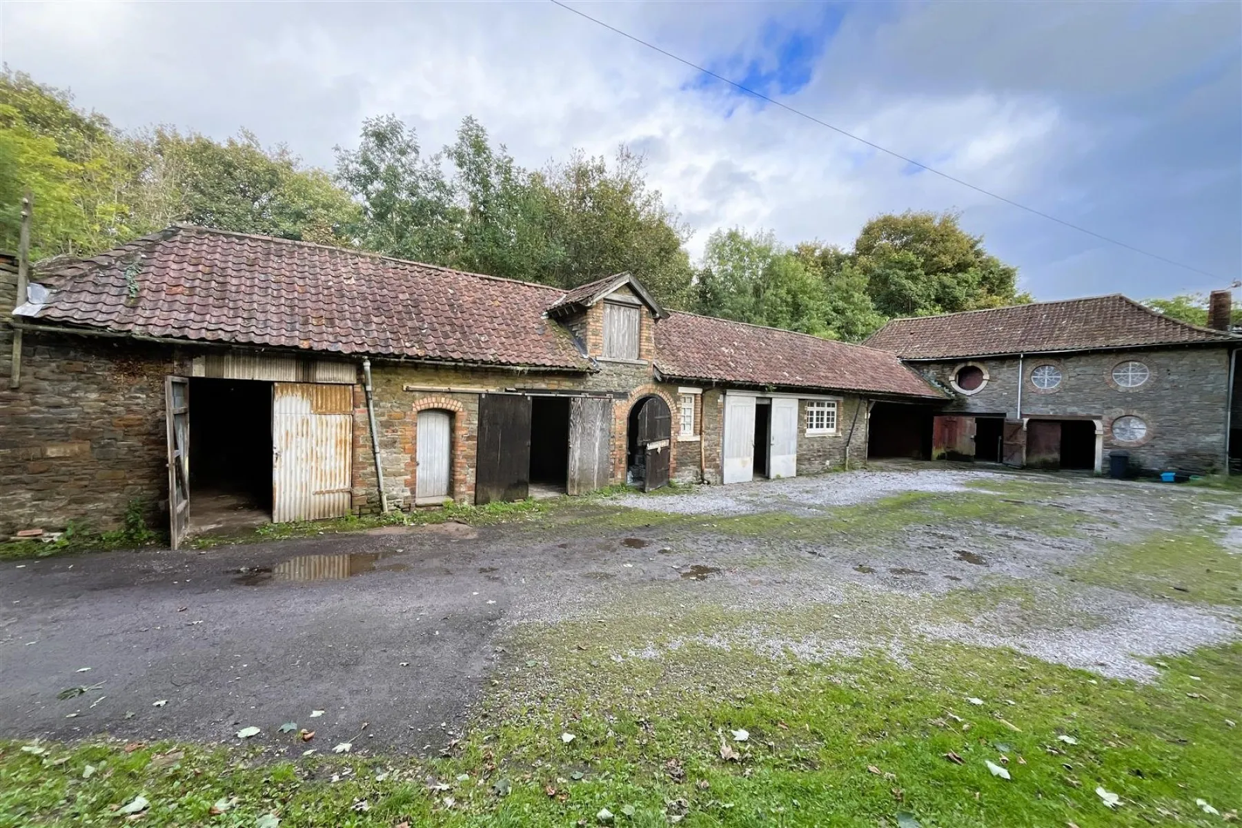 COACH HOUSE + GARAGES | BRISLINGTON, 5 bedroom, House - 33414365