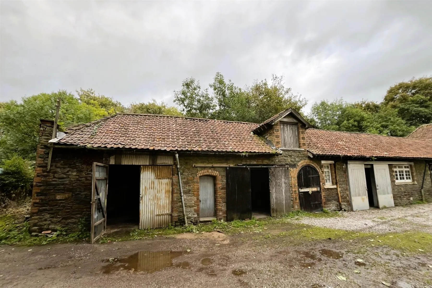 COACH HOUSE + GARAGES | BRISLINGTON, 5 bedroom, House - 33414365