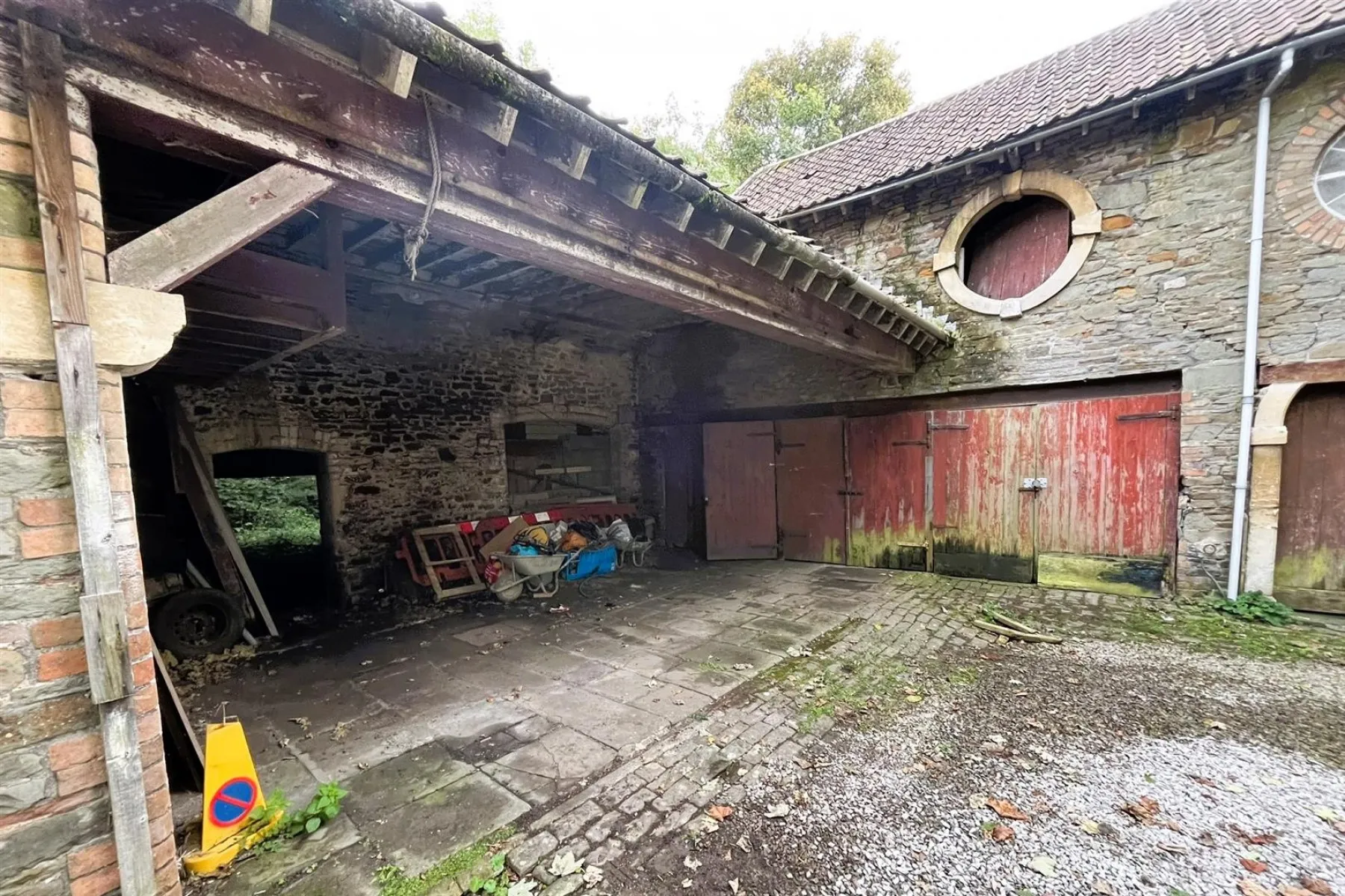 COACH HOUSE + GARAGES | BRISLINGTON, 5 bedroom, House - 33414365