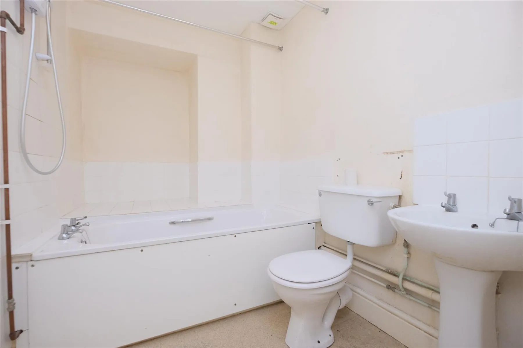 FLAT | UPDATING | BA1, 1 bedroom, Flat - 32809526