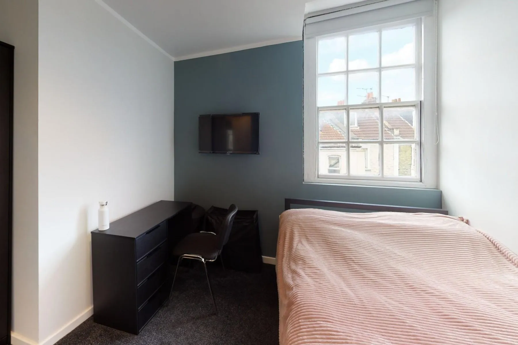 FREEHOLD | MIXED USE | £83K PA, 6 bedroom, Commercial - 32940157