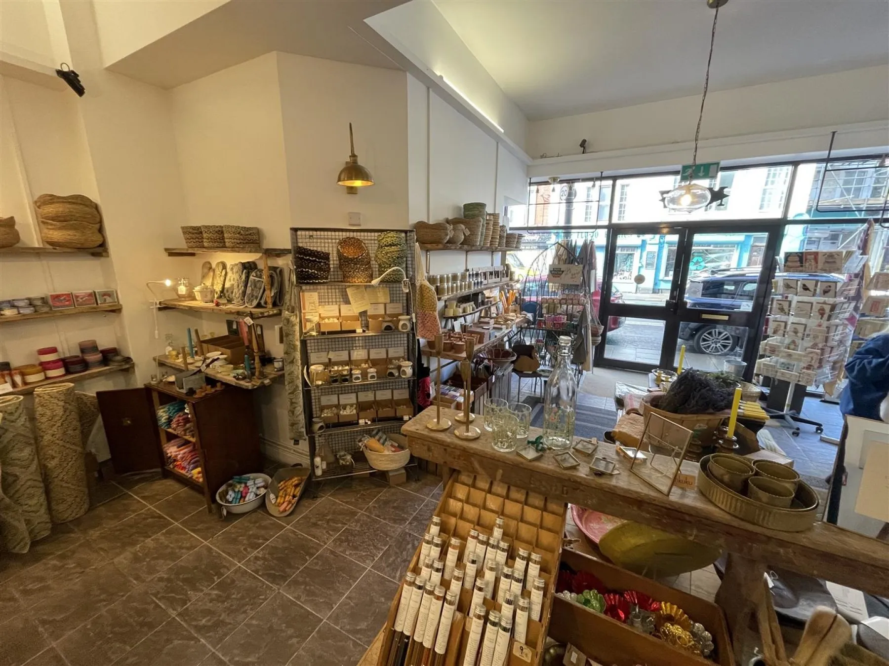 FREEHOLD | MIXED USE | £83K PA, 6 bedroom, Commercial - 32940157