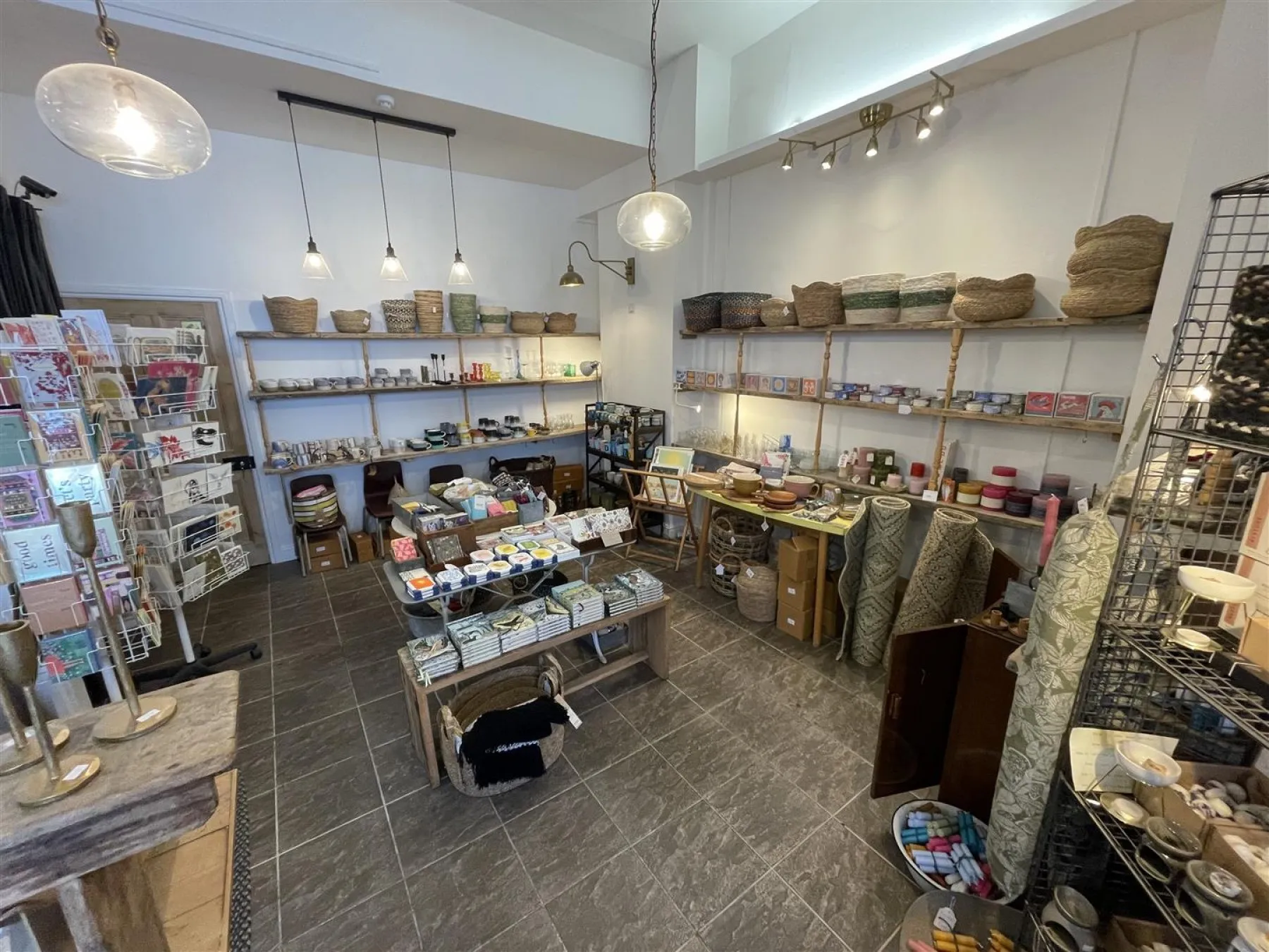 FREEHOLD | MIXED USE | £83K PA, 6 bedroom, Commercial - 32940157