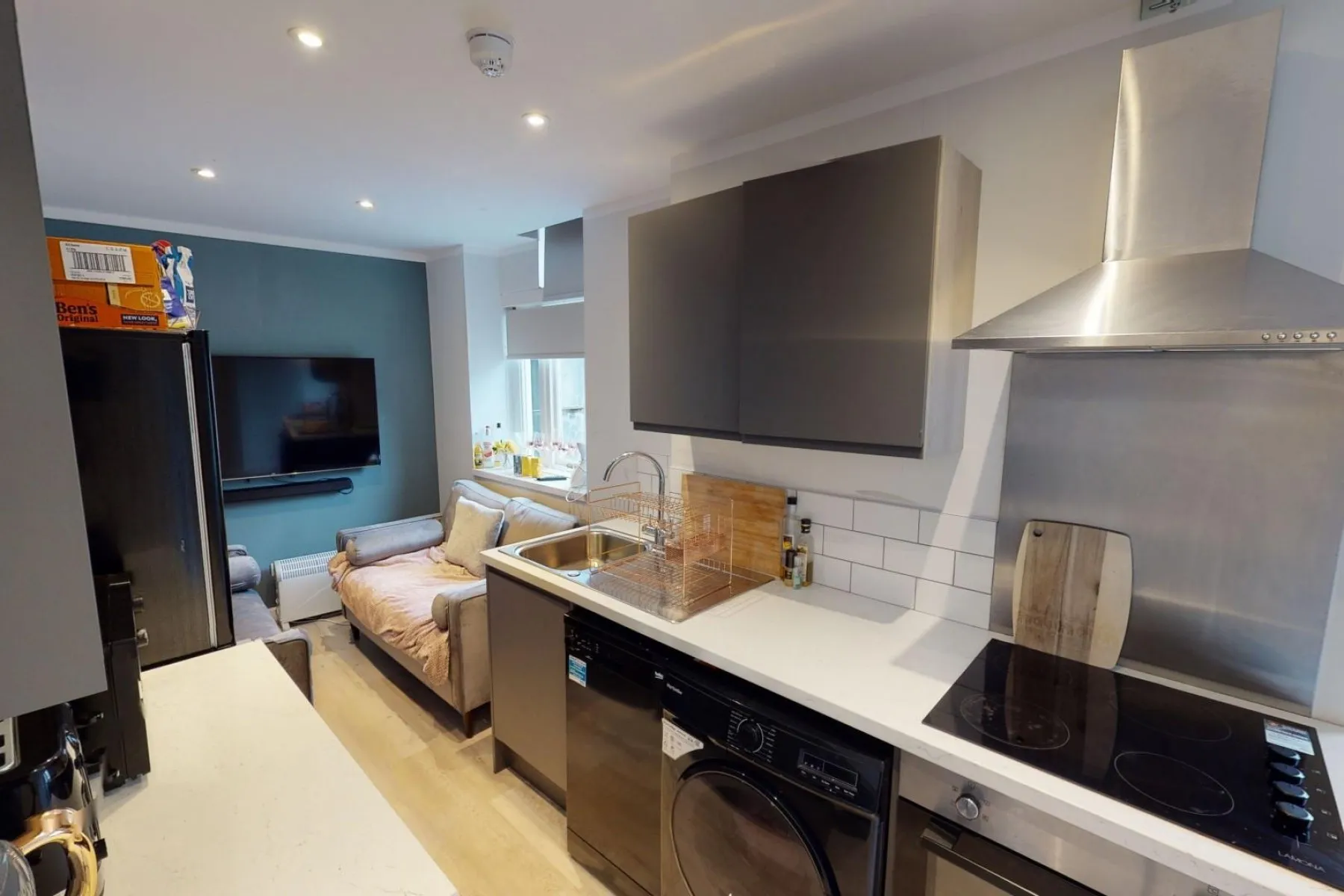 FREEHOLD | MIXED USE | £83K PA, 6 bedroom, Commercial - 32940157