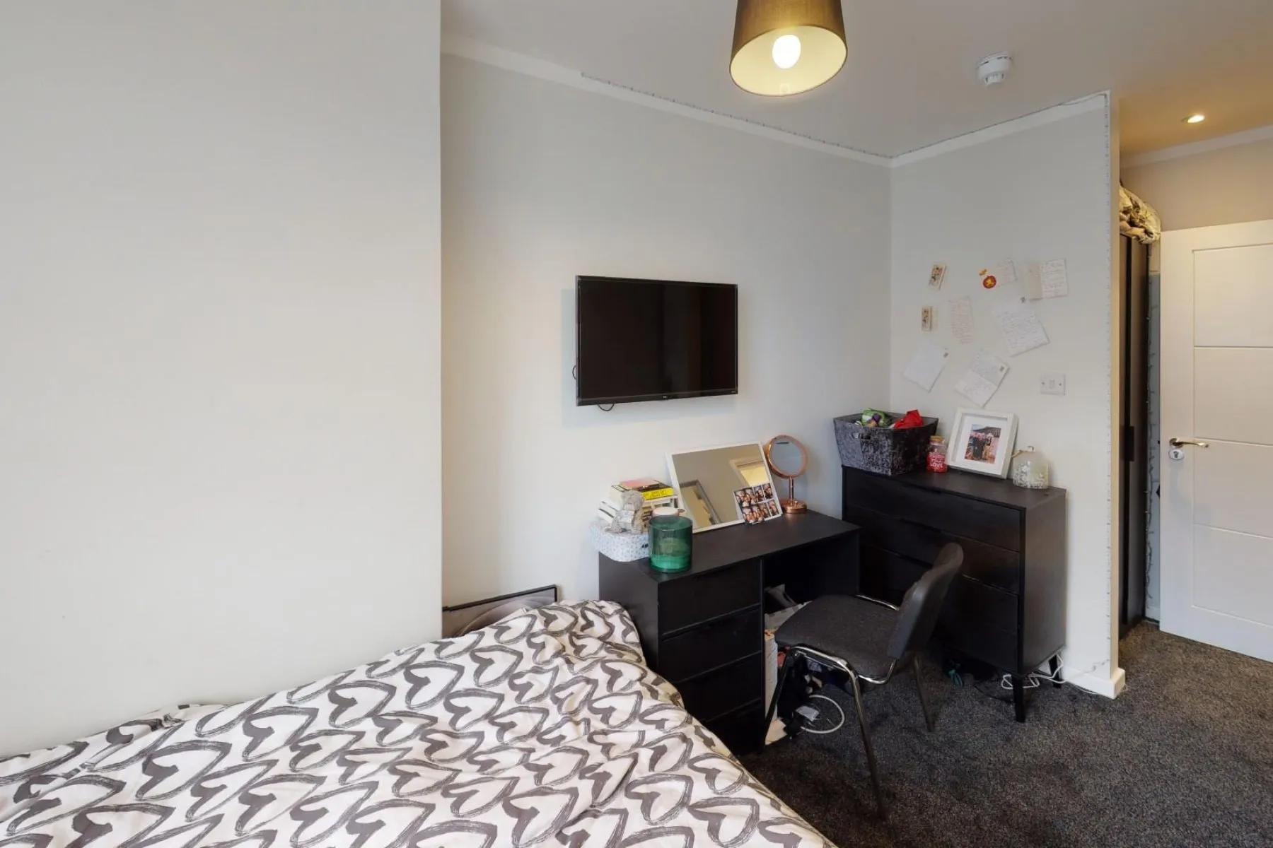 FREEHOLD | MIXED USE | £83K PA, 6 bedroom, Commercial - 32940157