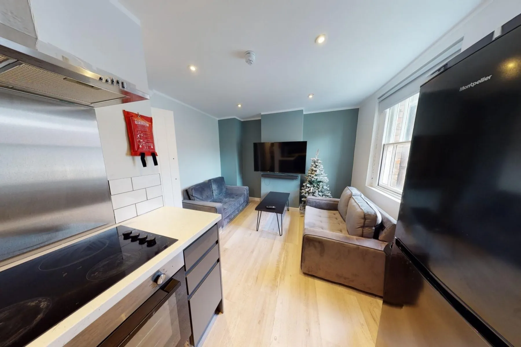 FREEHOLD | MIXED USE | £83K PA, 6 bedroom, Commercial - 32940157