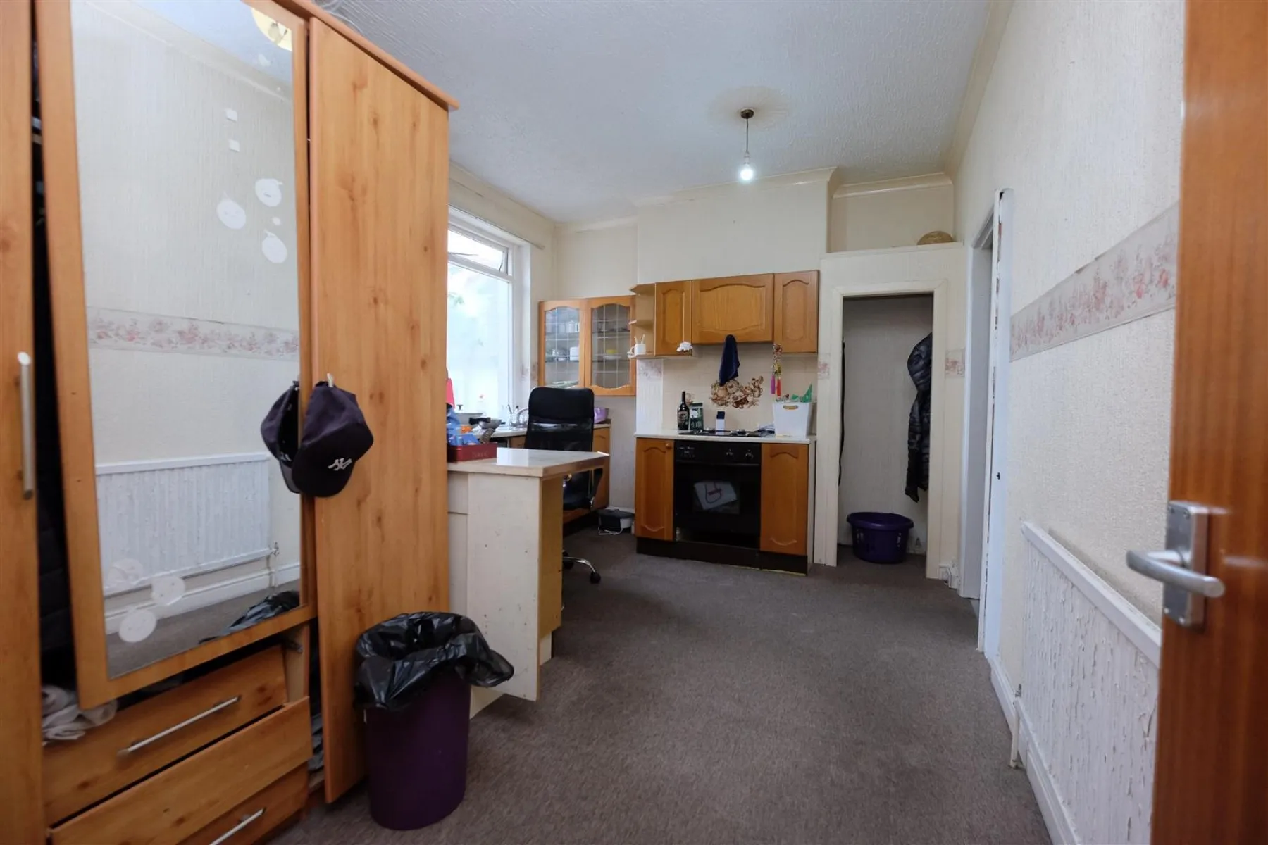 MIXED USE INVESTMENT | NEWPORT, 3 bedroom, Commercial - 33165757