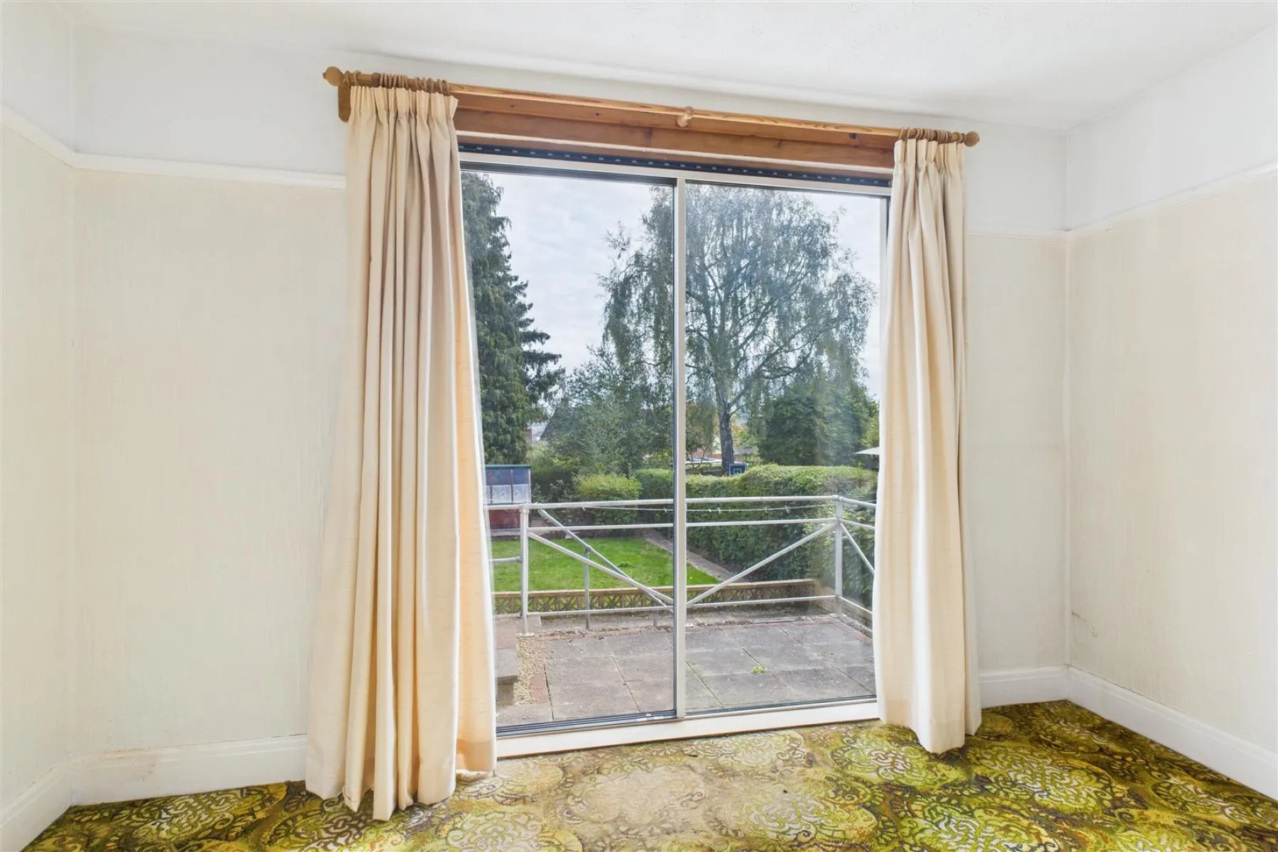 SEMI FOR BASIC UPDATING | COOMBE DINGLE, 3 bedroom, House - Semi-Detached - 34210196