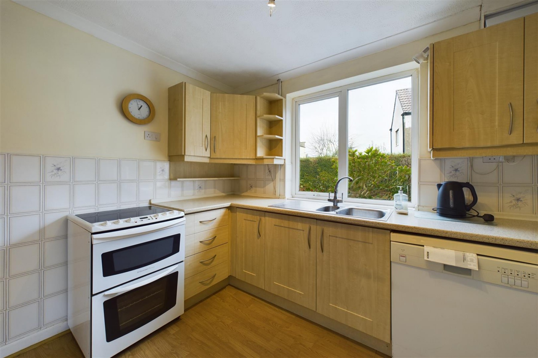HOUSE + COTTAGE | WARMLEY, 4 bedroom, House - Detached - 33612514