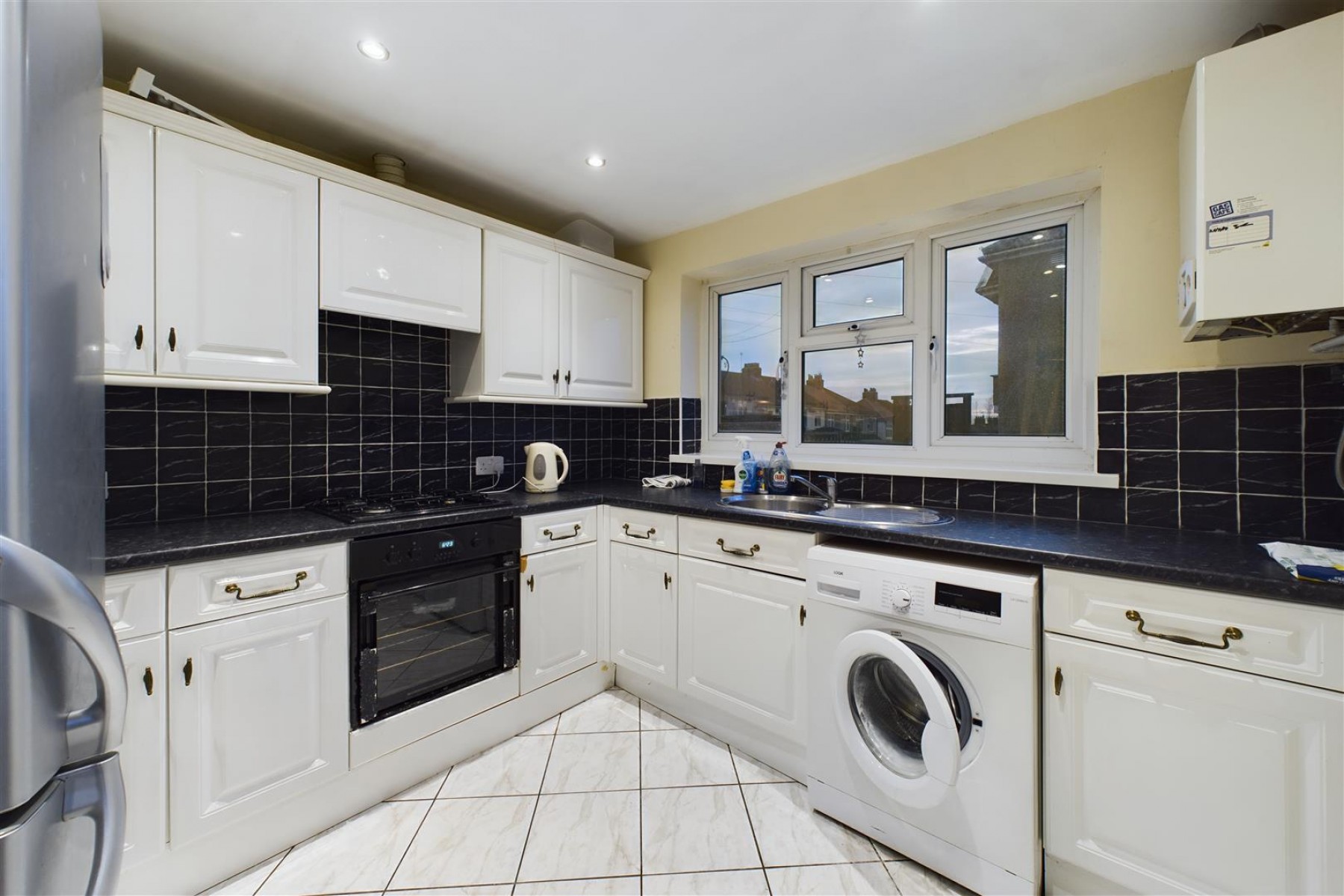 BLOCK OF FLATS | HORFIELD, 3 bedroom, Flat - 33609798