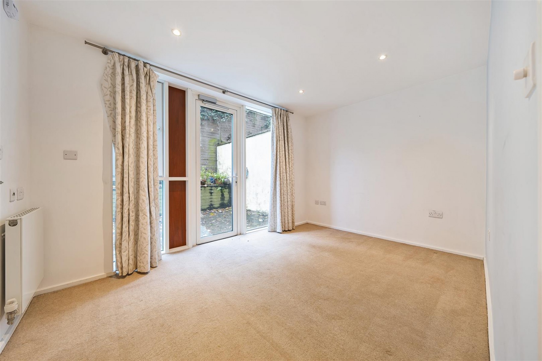 Gorse Lane, Clifton, 4 bedroom, House - 33541999
