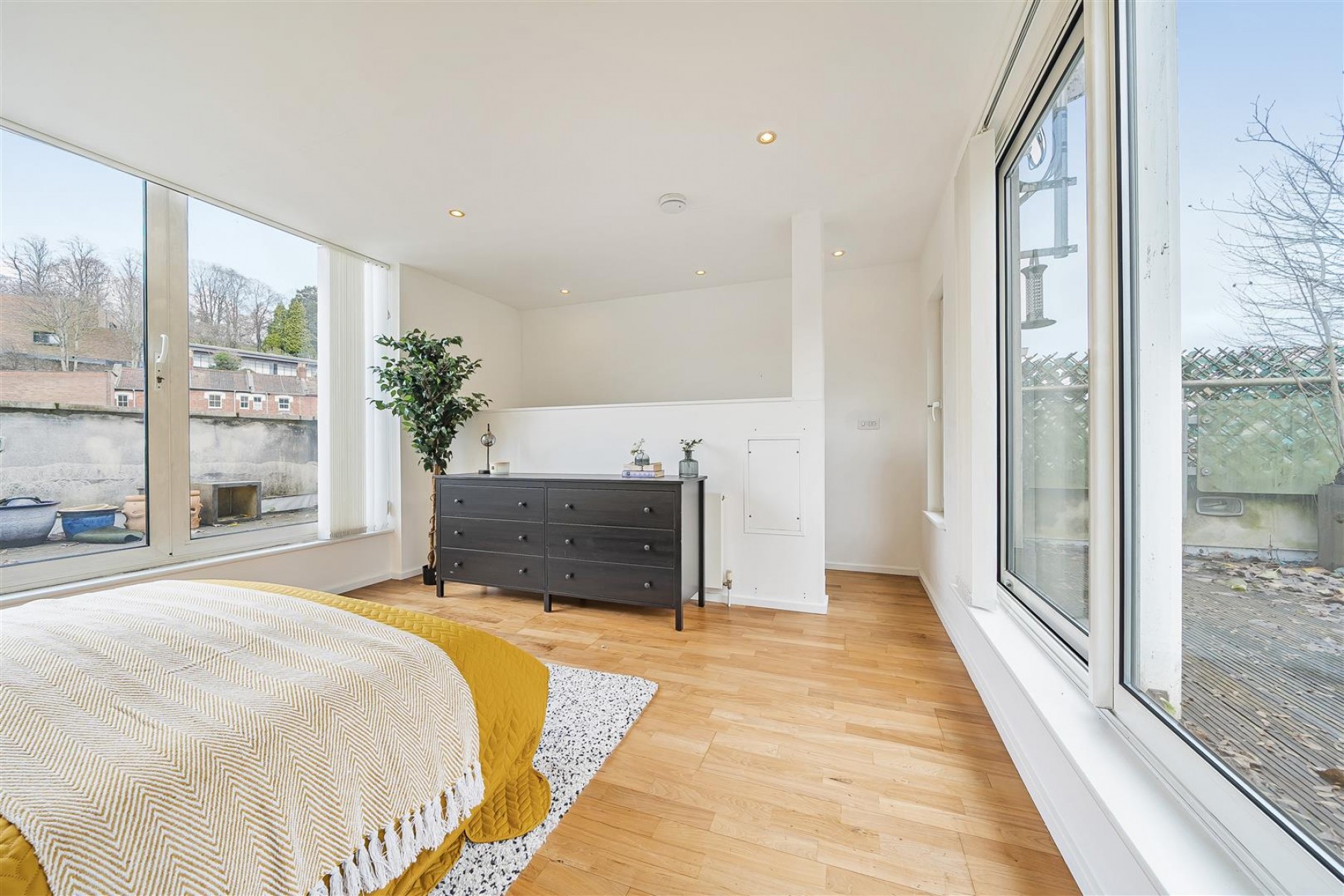 Gorse Lane, Clifton, 4 bedroom, House - 33541999
