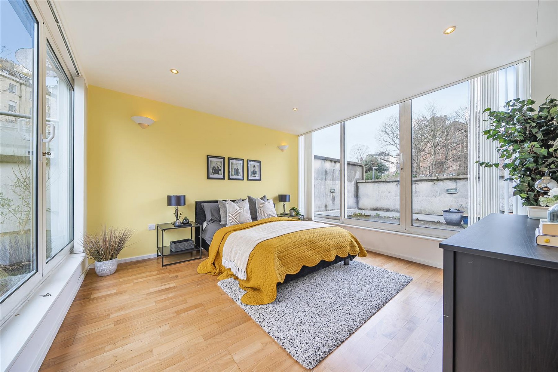 Gorse Lane, Clifton, 4 bedroom, House - 33541999