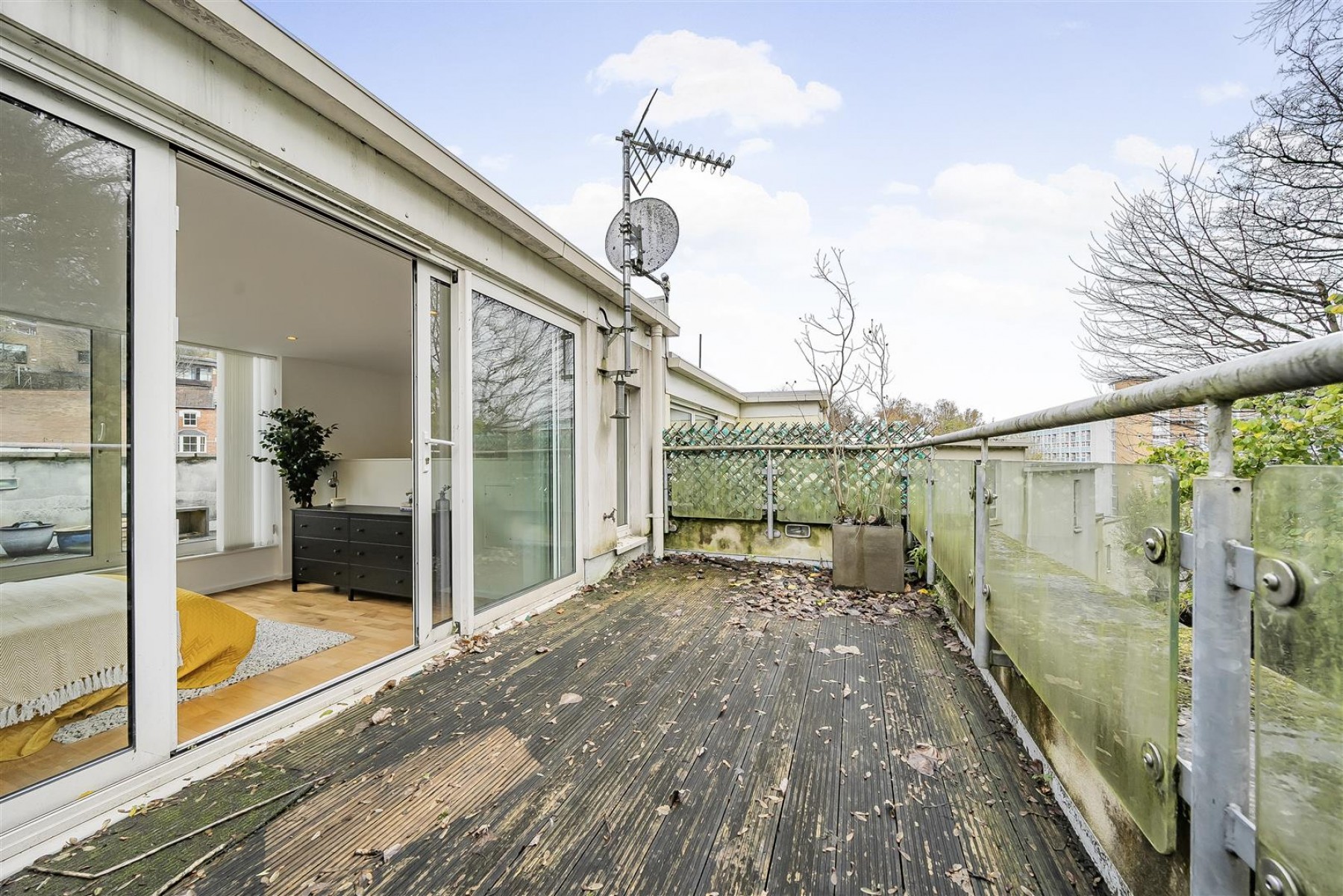Gorse Lane, Clifton, 4 bedroom, House - 33541999