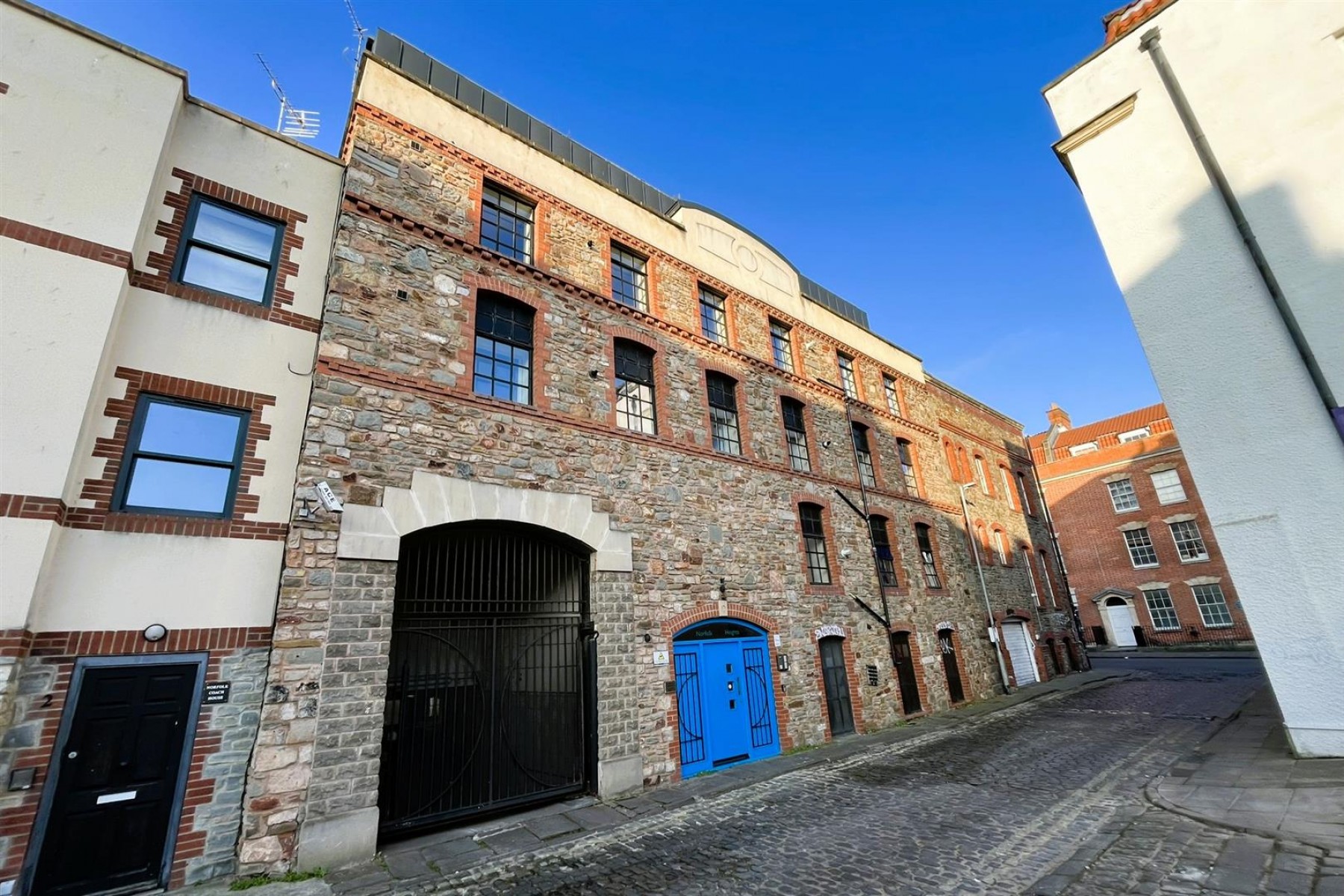 3 x FLATS | NORFOLK HEIGHTS, 5 bedroom, Flat - 33644971