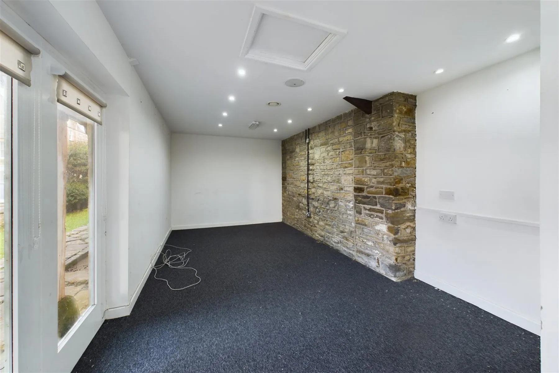 DETACHED + PARKING | CLEVEDON, 6 bedroom, Commercial - 33609496