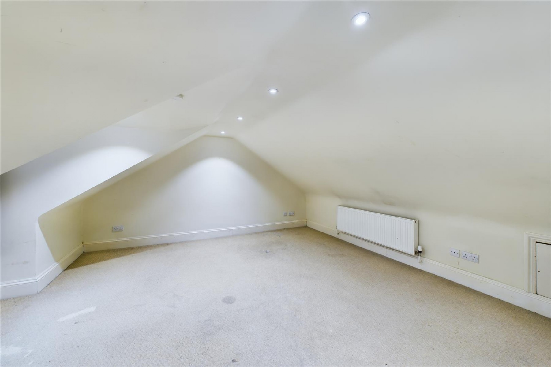 BLOCK OF FLATS | HORFIELD, 3 bedroom, Flat - 33609798
