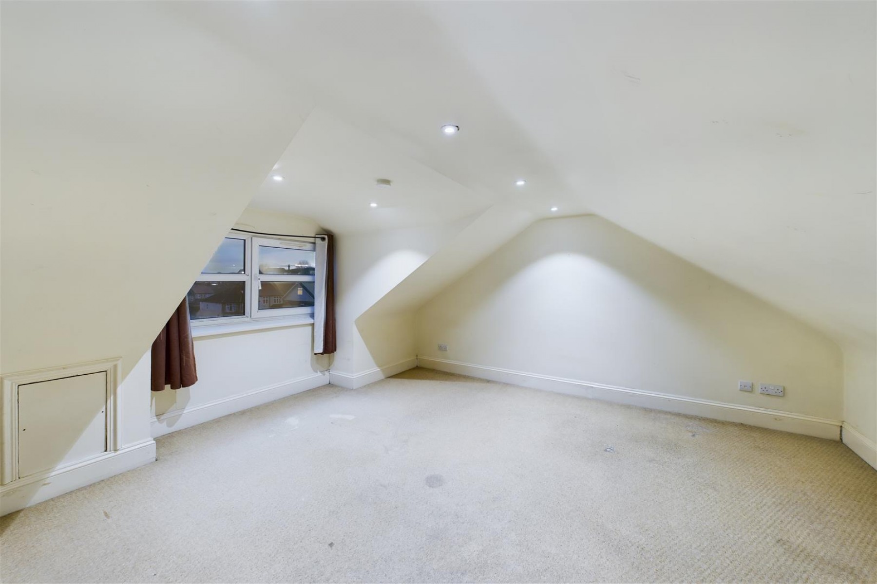 BLOCK OF FLATS | HORFIELD, 3 bedroom, Flat - 33609798