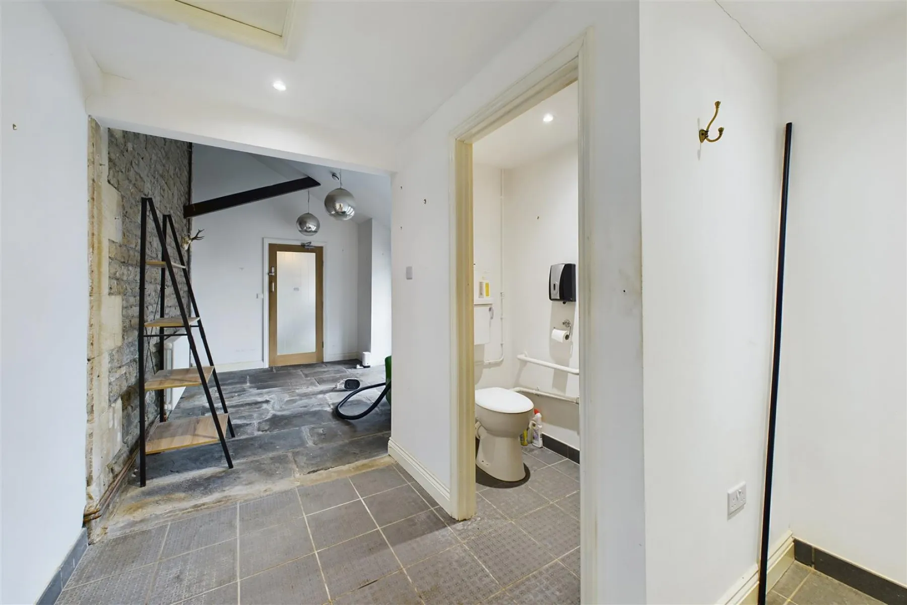 DETACHED + PARKING | CLEVEDON, 6 bedroom, Commercial - 33609496