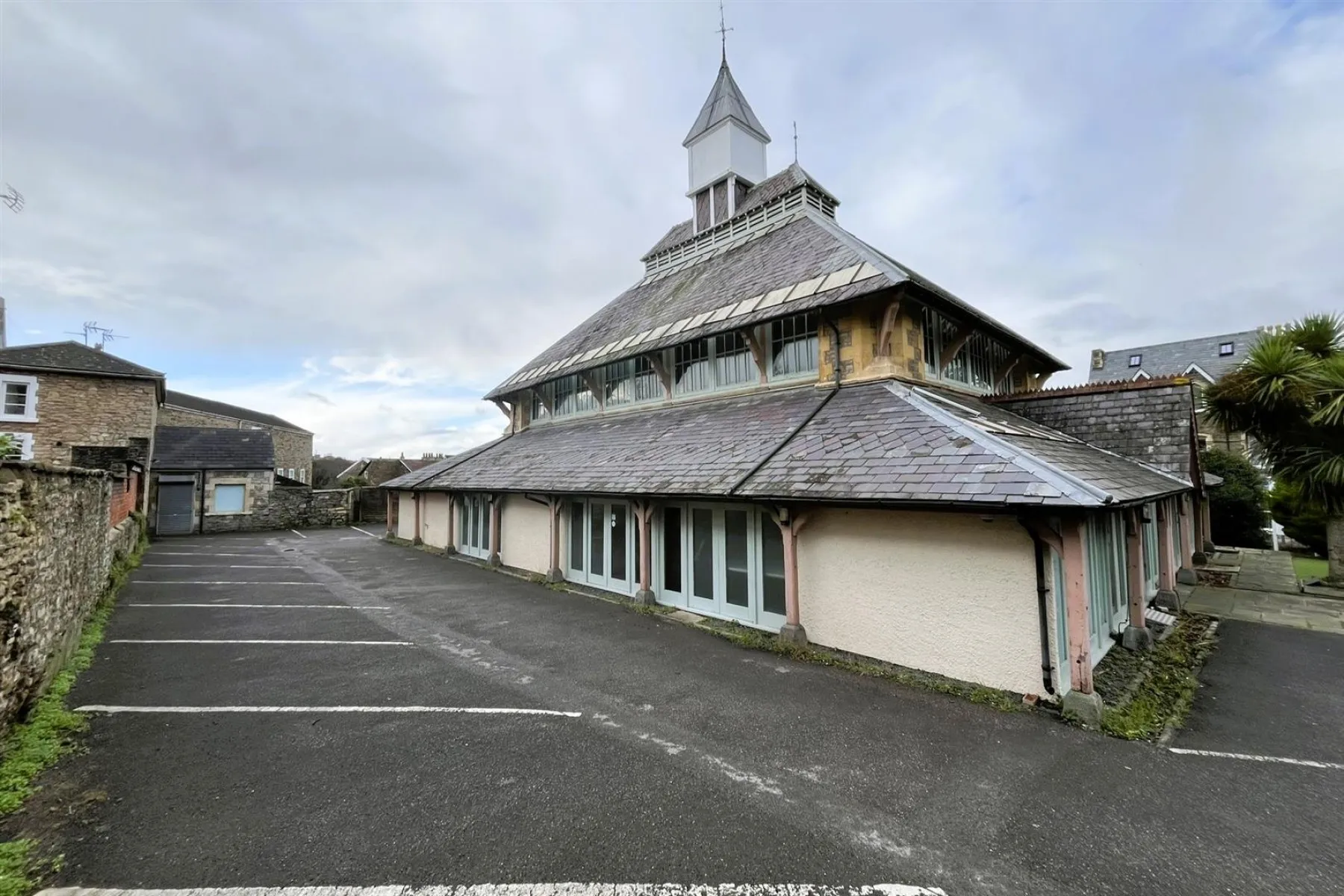 DETACHED + PARKING | CLEVEDON, 6 bedroom, Commercial - 33609496