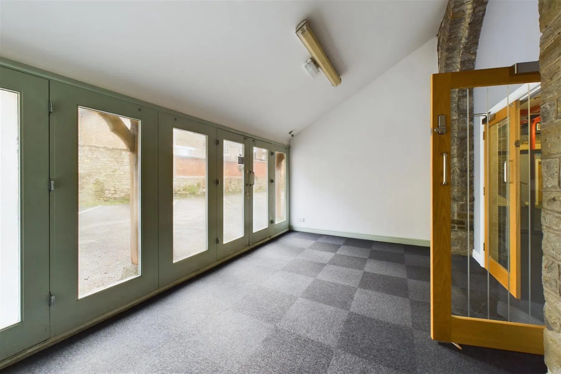 DETACHED + PARKING | CLEVEDON, 6 bedroom, Commercial - 33609496