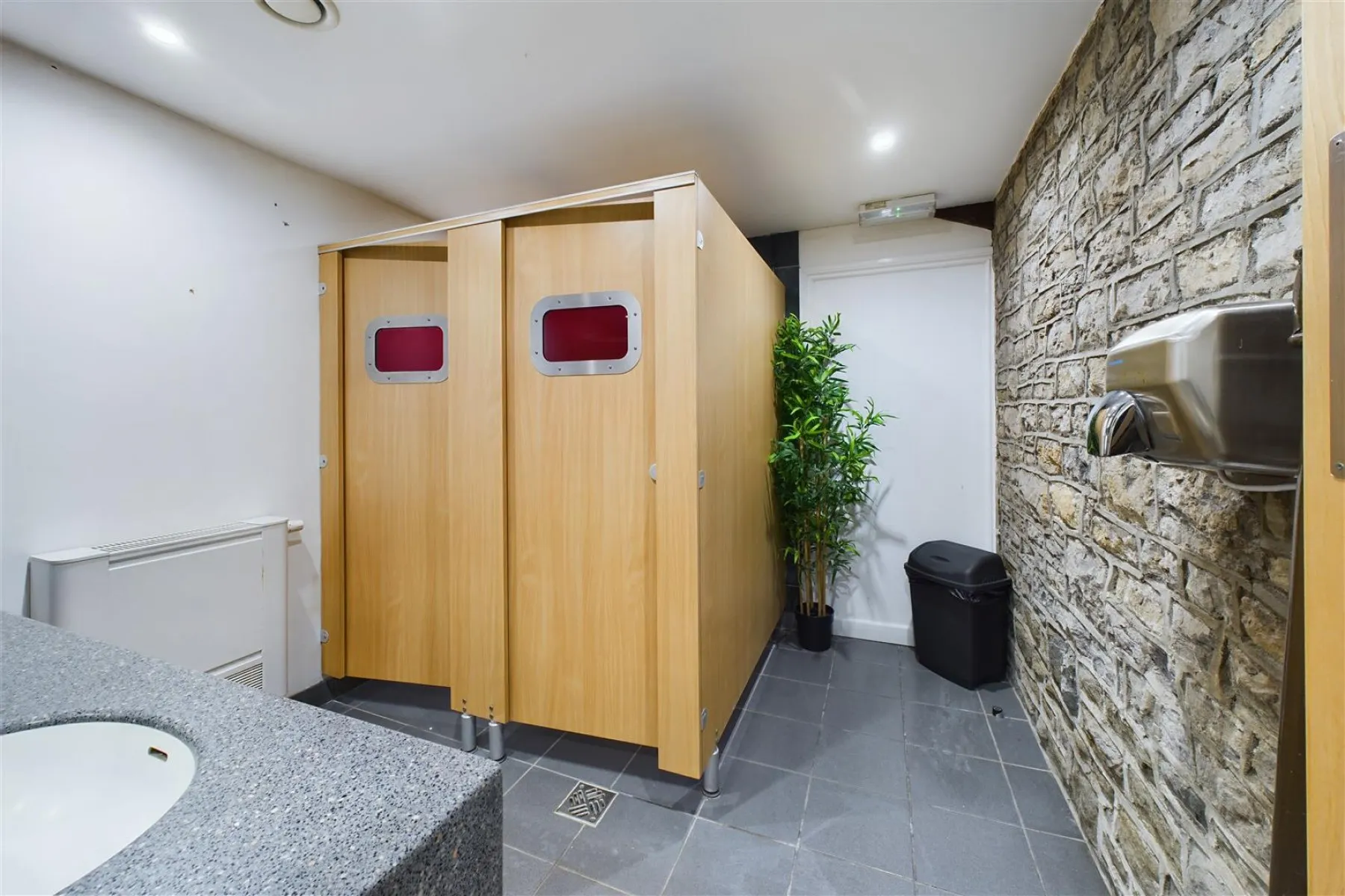 DETACHED + PARKING | CLEVEDON, 6 bedroom, Commercial - 33609496