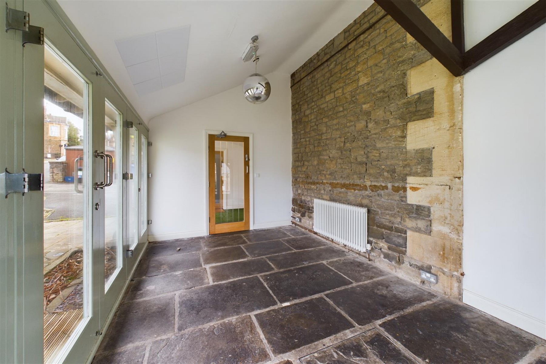 DETACHED + PARKING | CLEVEDON, 6 bedroom, Commercial - 33609520