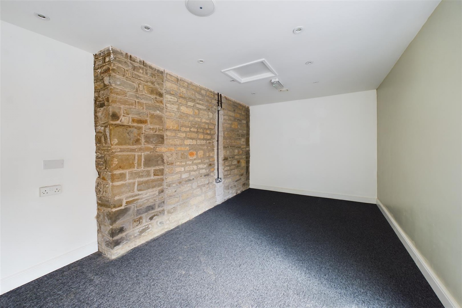 DETACHED + PARKING | CLEVEDON, 6 bedroom, Commercial - 33609520