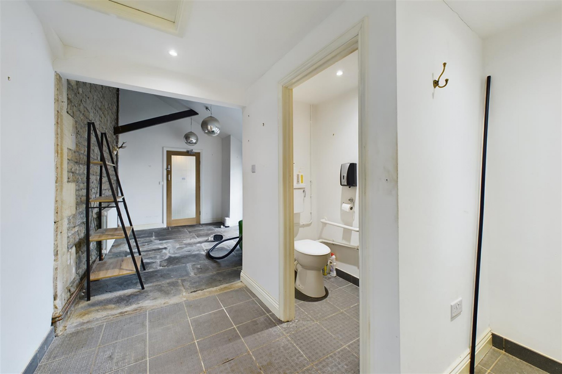 DETACHED + PARKING | CLEVEDON, 6 bedroom, Commercial - 33609520
