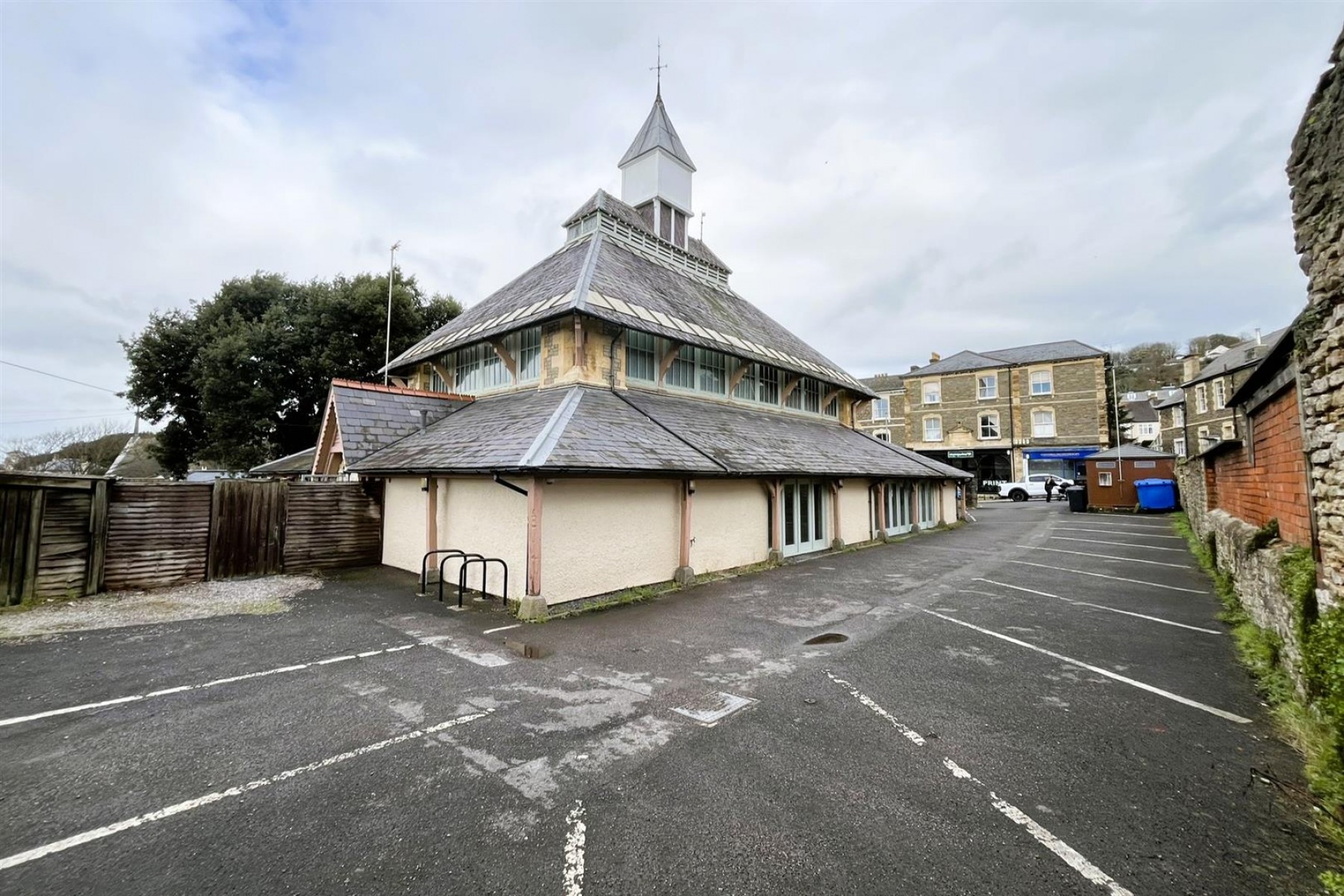 DETACHED + PARKING | CLEVEDON, 6 bedroom, Commercial - 33609520