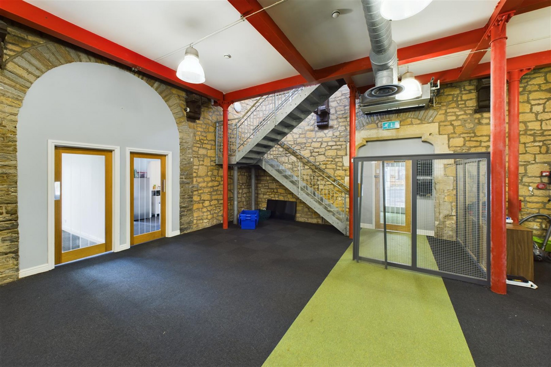 DETACHED + PARKING | CLEVEDON, 6 bedroom, Commercial - 33609520