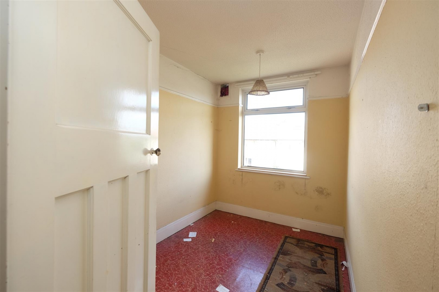REQUIRES UPDATING - LARGE GARDEN, 3 bedroom, House - Semi-Detached - 27243911
