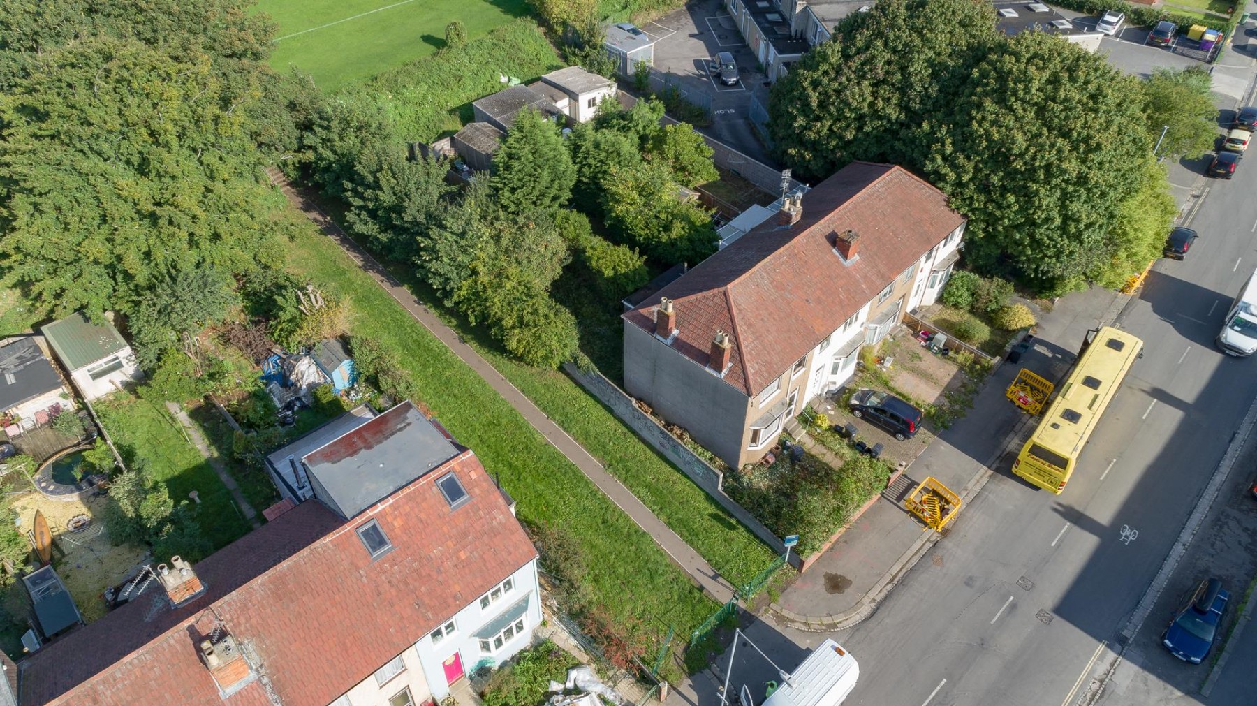 REQUIRES UPDATING - LARGE GARDEN, 3 bedroom, House - Semi-Detached - 27243911