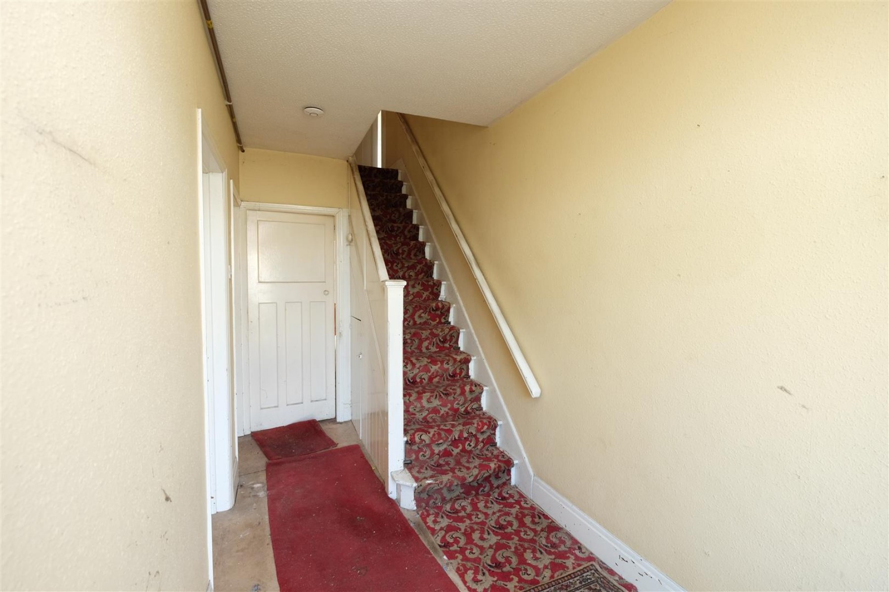 REQUIRES UPDATING - LARGE GARDEN, 3 bedroom, House - Semi-Detached - 27243911