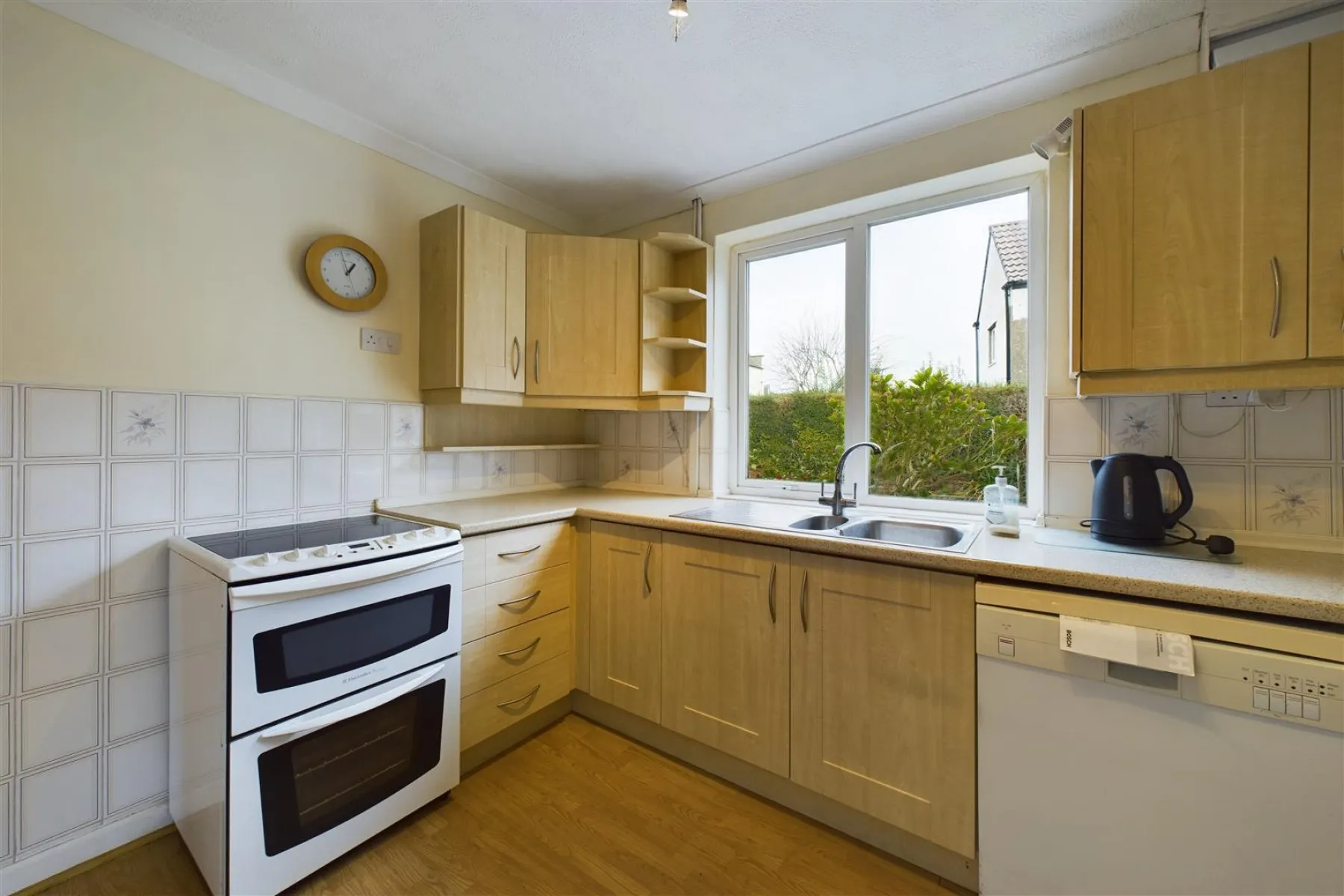 HOUSE + COTTAGE | WARMLEY, 4 bedroom, House - Detached - 33612514