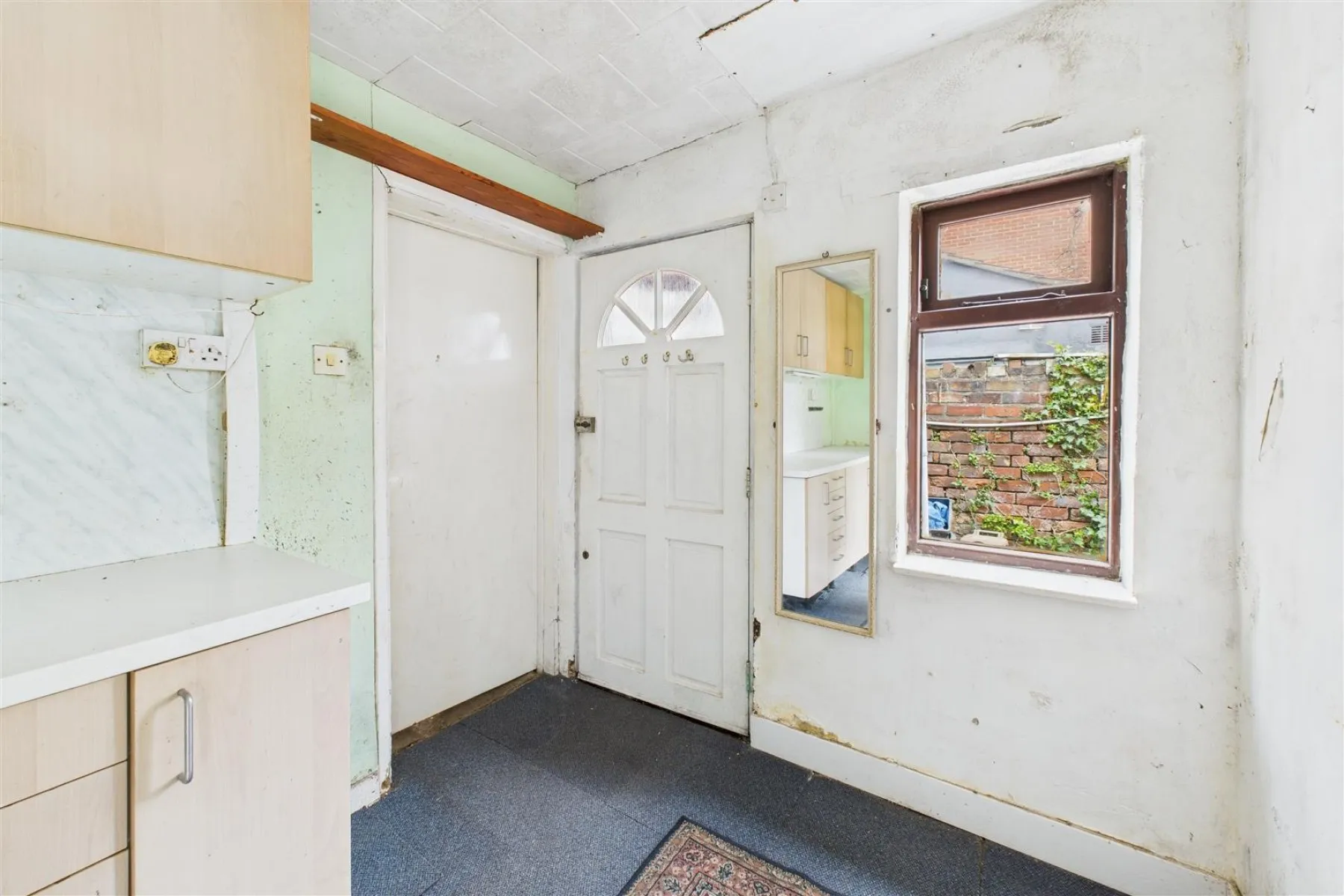 MIXED USE | UPDATING | KINGSWOOD, 2 bedroom, Commercial - 33754177