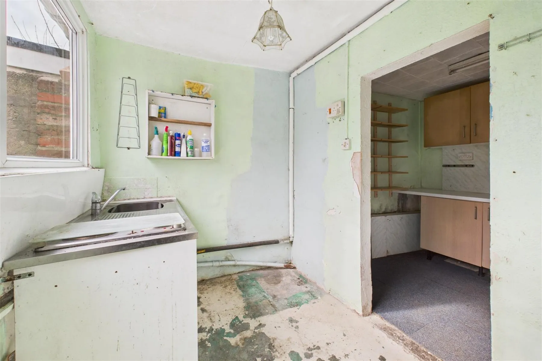 MIXED USE | UPDATING | KINGSWOOD, 2 bedroom, Commercial - 33754177