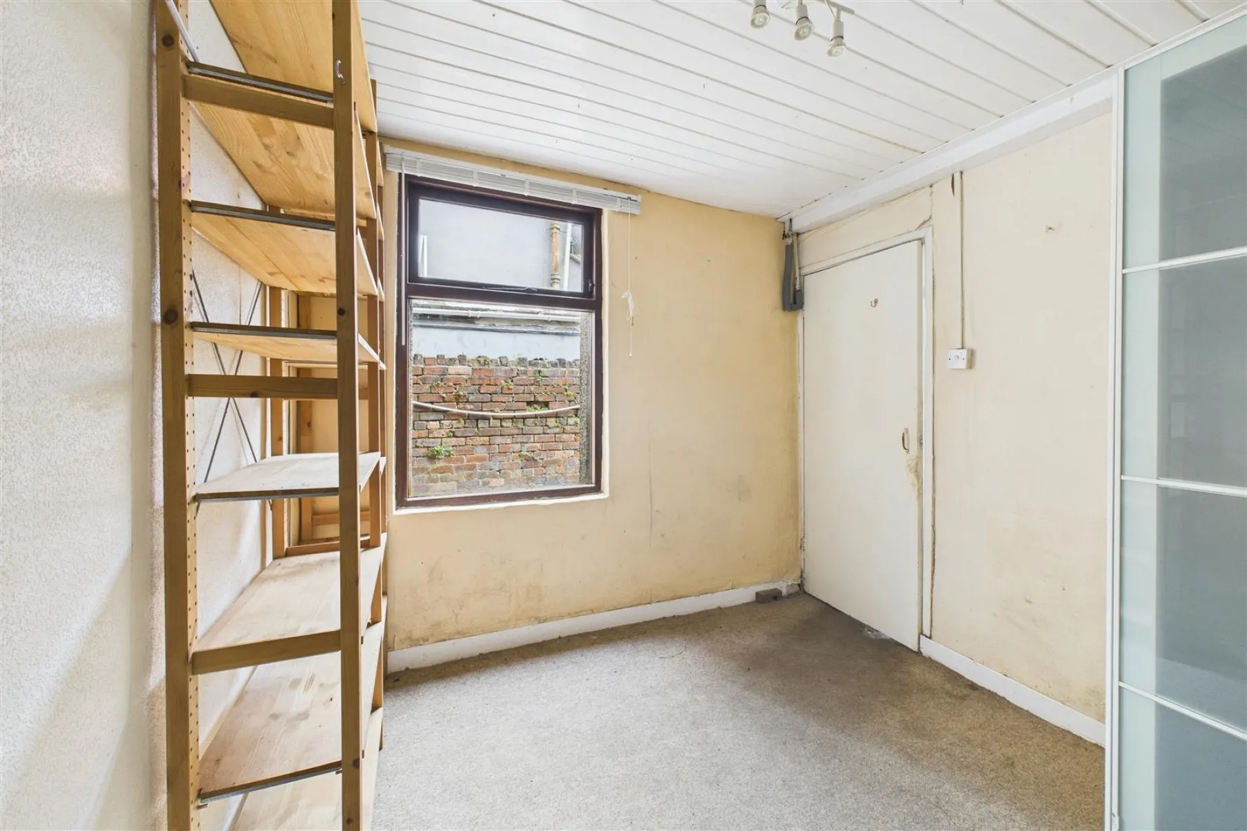 MIXED USE | UPDATING | KINGSWOOD, 2 bedroom, Commercial - 33754177