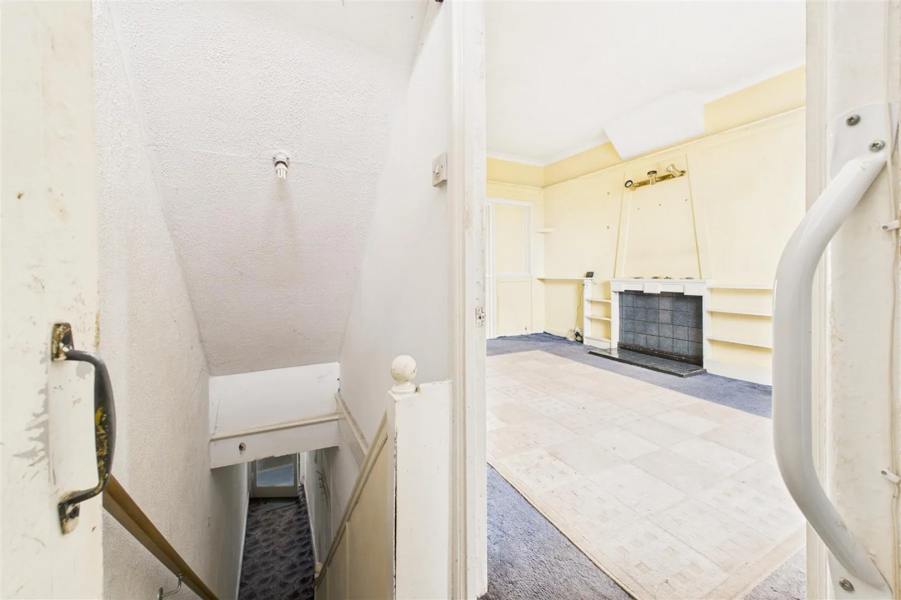 MIXED USE | UPDATING | KINGSWOOD, 2 bedroom, Commercial - 33754177