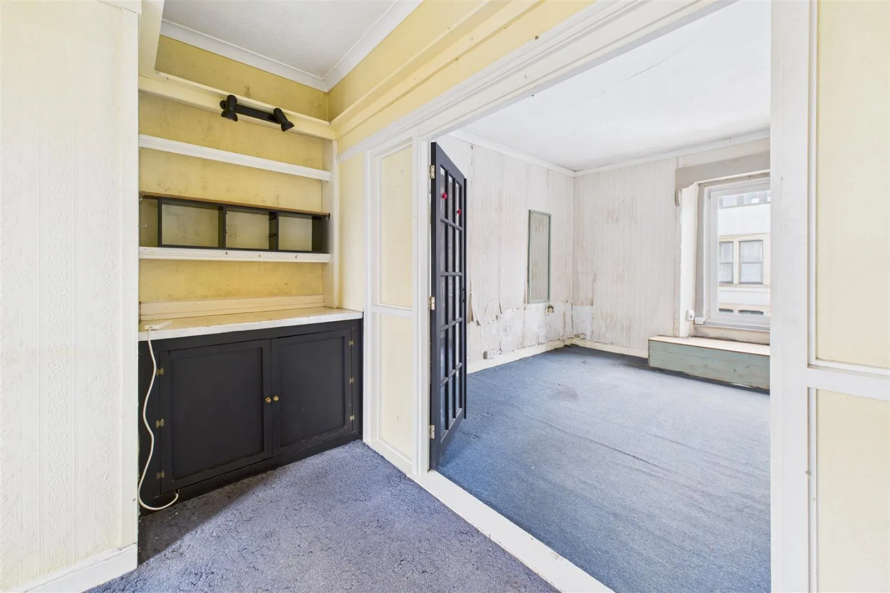 MIXED USE | UPDATING | KINGSWOOD, 2 bedroom, Commercial - 33754177