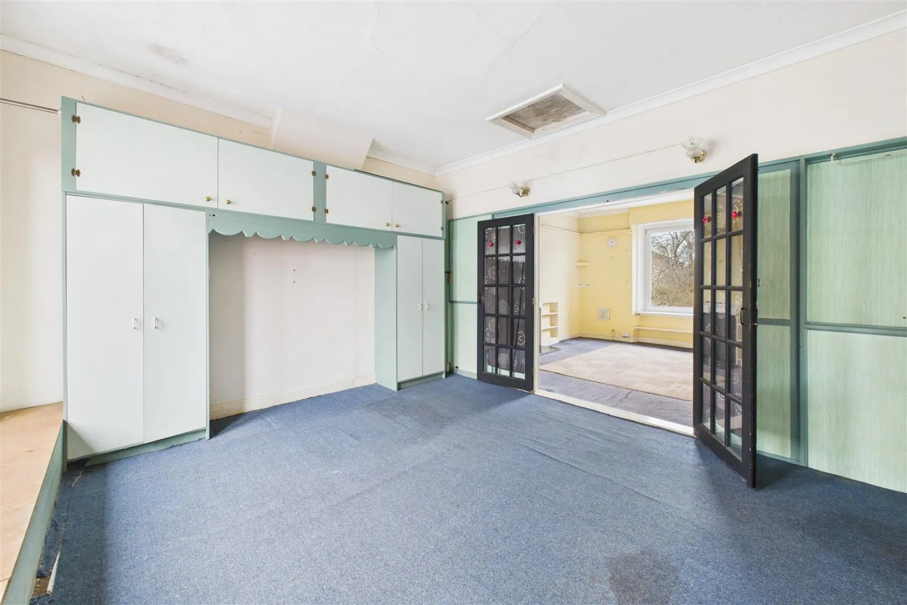 MIXED USE | UPDATING | KINGSWOOD, 2 bedroom, Commercial - 33754177