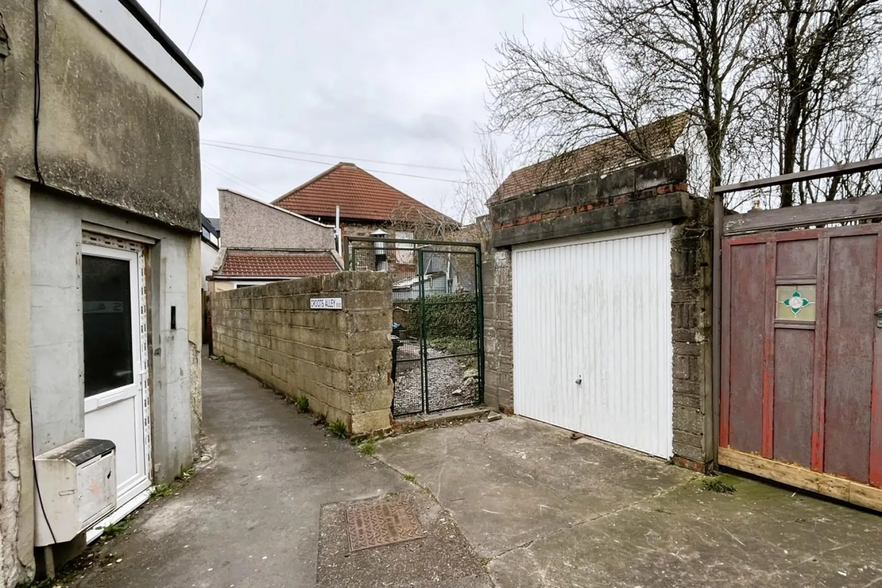 MIXED USE | UPDATING | KINGSWOOD, 2 bedroom, Commercial - 33754177