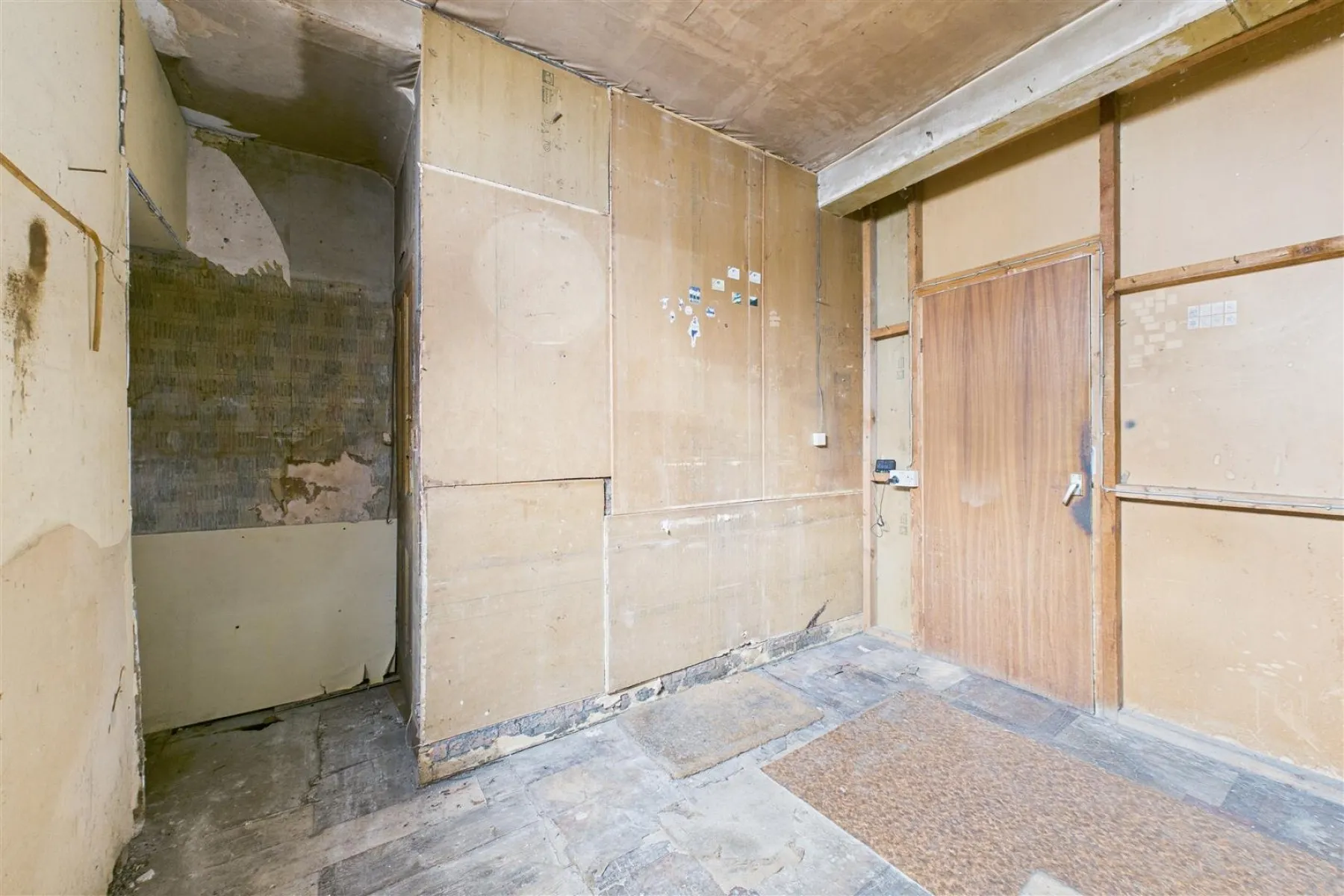 MIXED USE | UPDATING | KINGSWOOD, 2 bedroom, Commercial - 33754177