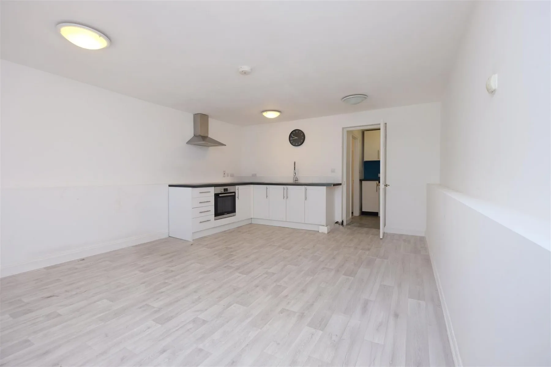 GARDEN FLAT | CASH BUYERS ONLY | REDLAND, 1 bedroom, Flat - 33775102