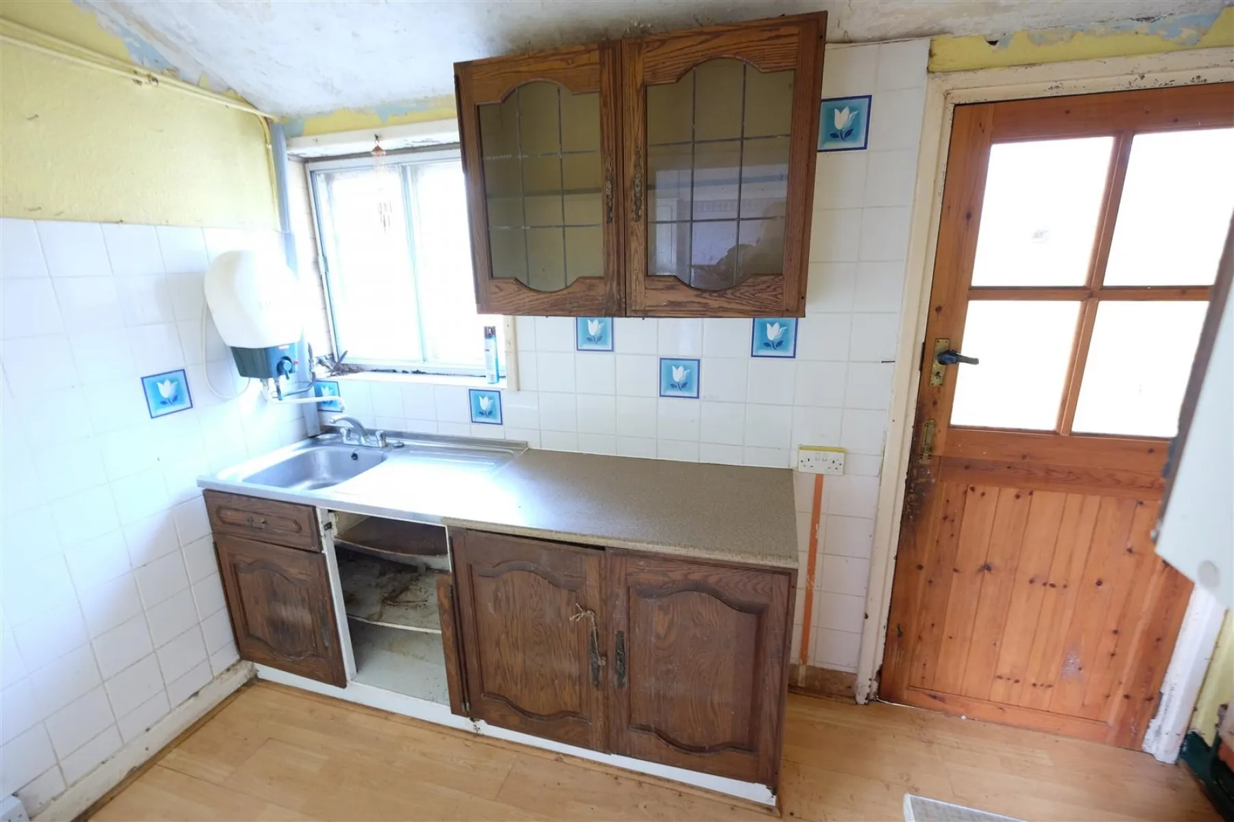 BUNGALOW FOR MODERNISATION, 2 bedroom, Bungalow - Detached - 27664246