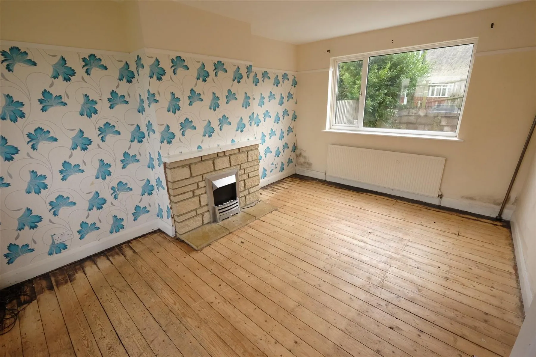 HOUSE WITH POTENTIAL - DURSLEY, 2 bedroom, House - Semi-Detached - 29181111