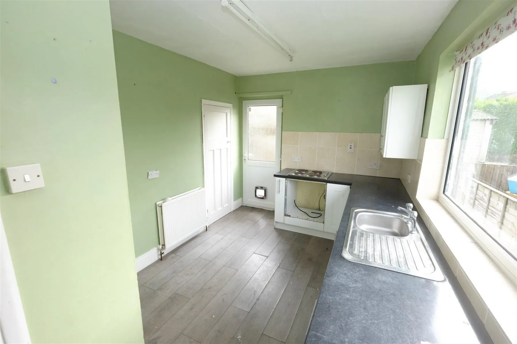 HOUSE WITH POTENTIAL - DURSLEY, 2 bedroom, House - Semi-Detached - 29181111