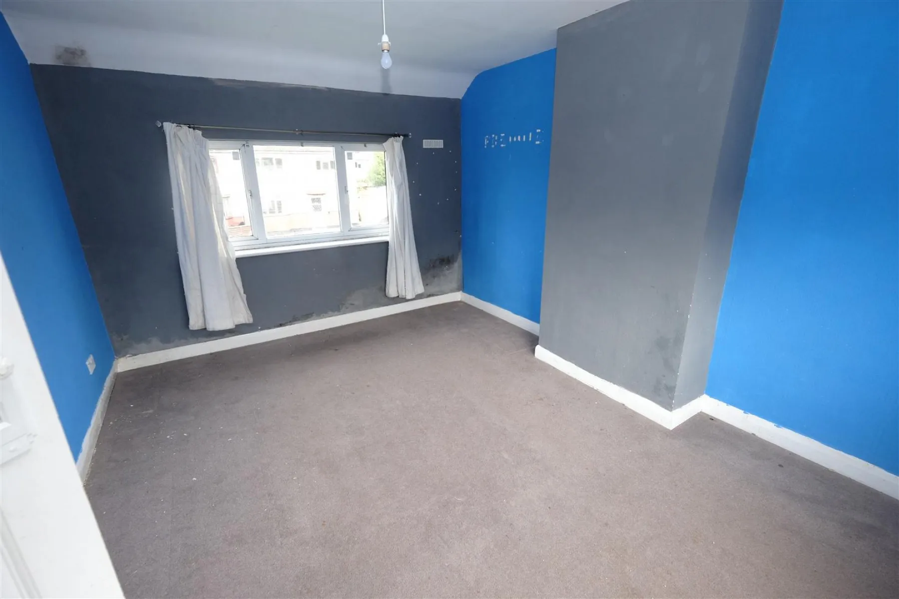 HOUSE WITH POTENTIAL - DURSLEY, 2 bedroom, House - Semi-Detached - 29181111