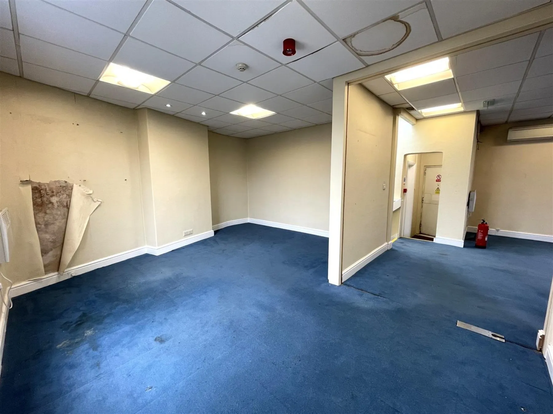 RESI PLANNING | WESTBURY VILLAGE, 6 bedroom, House - 33938046